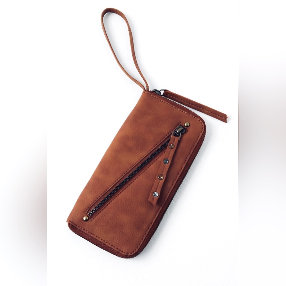 NWT Free People Stylish Vegan Leather Wallet/ Wristlet